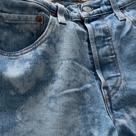 Levi’s Denim Shorts - Picture 2 of 5